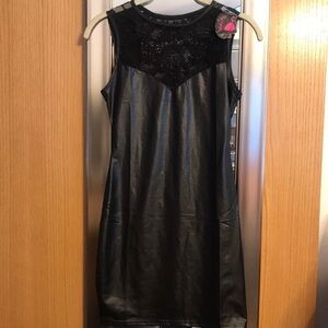 NWT Rozegaga little black dress with lace at top size medium.  Rouched at booty